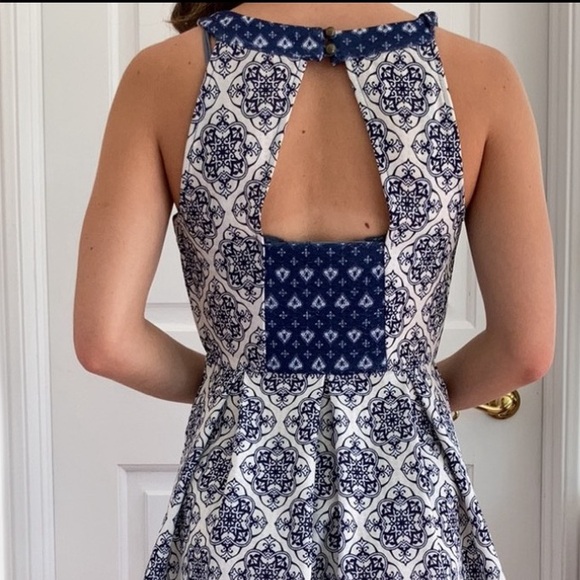 Rewind Fit & Flare Sleeveless Mini Dress w/ ~Key Hole / Open Back, Summer Fun - Picture 4 of 9